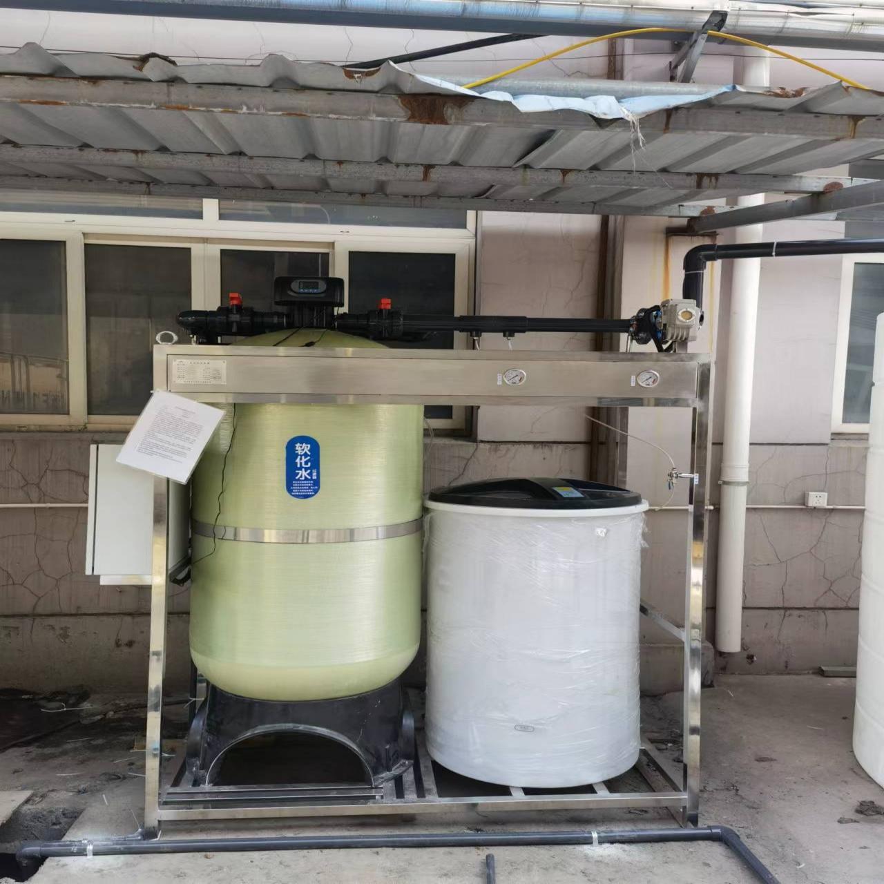 Tanque único de 10 toneladas con caja de energía. Tanque único de 10 toneladas con caja de energía.