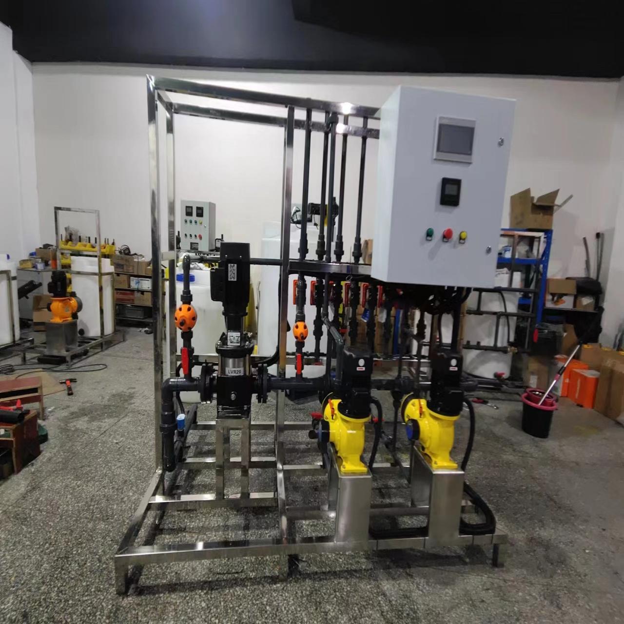 Dispositivo de neutralización y dosificación ácido-base.