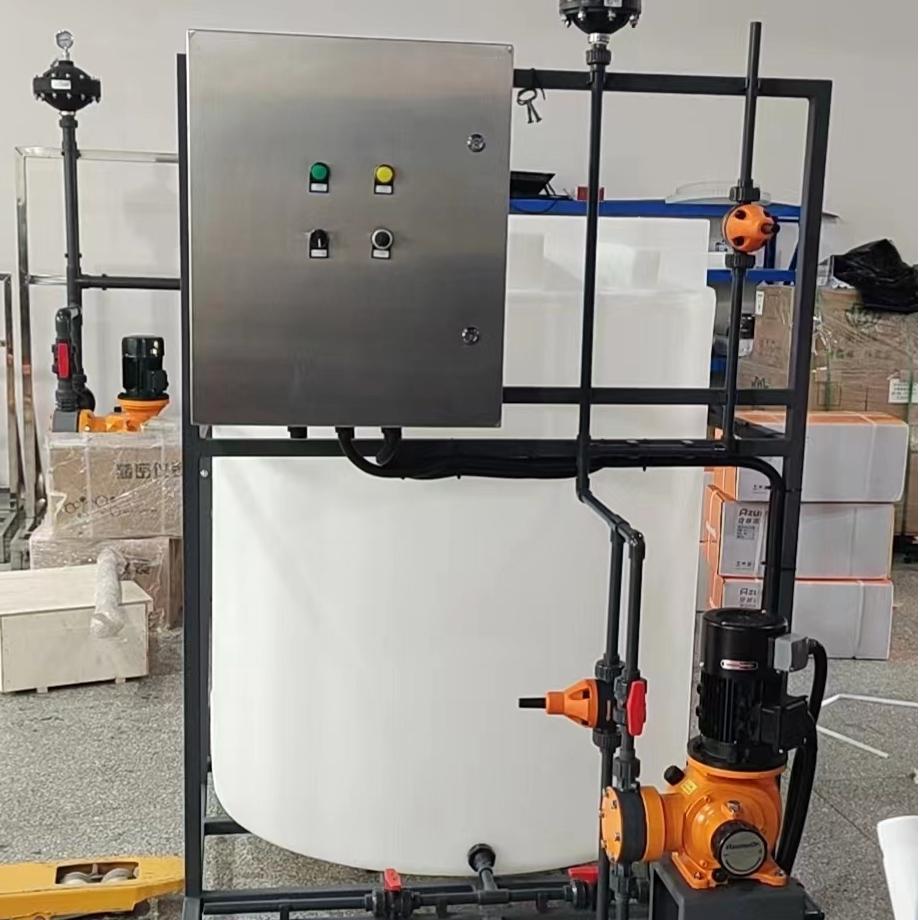 Dispositivo dosificador de un solo barril con bomba única para floculación